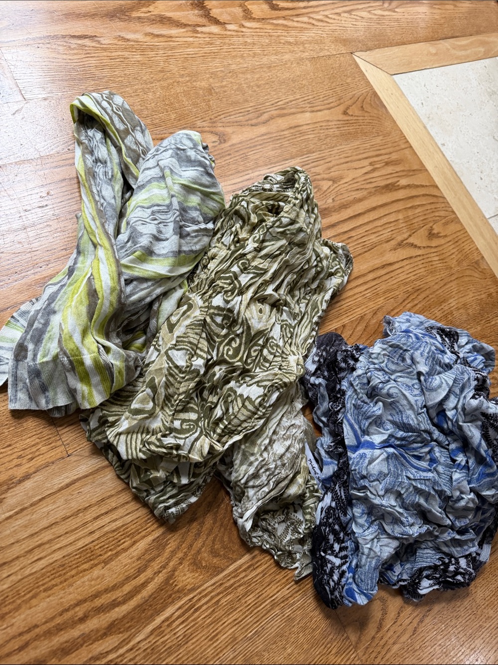 Like New Bundle Women’s Michael Stars Scarves